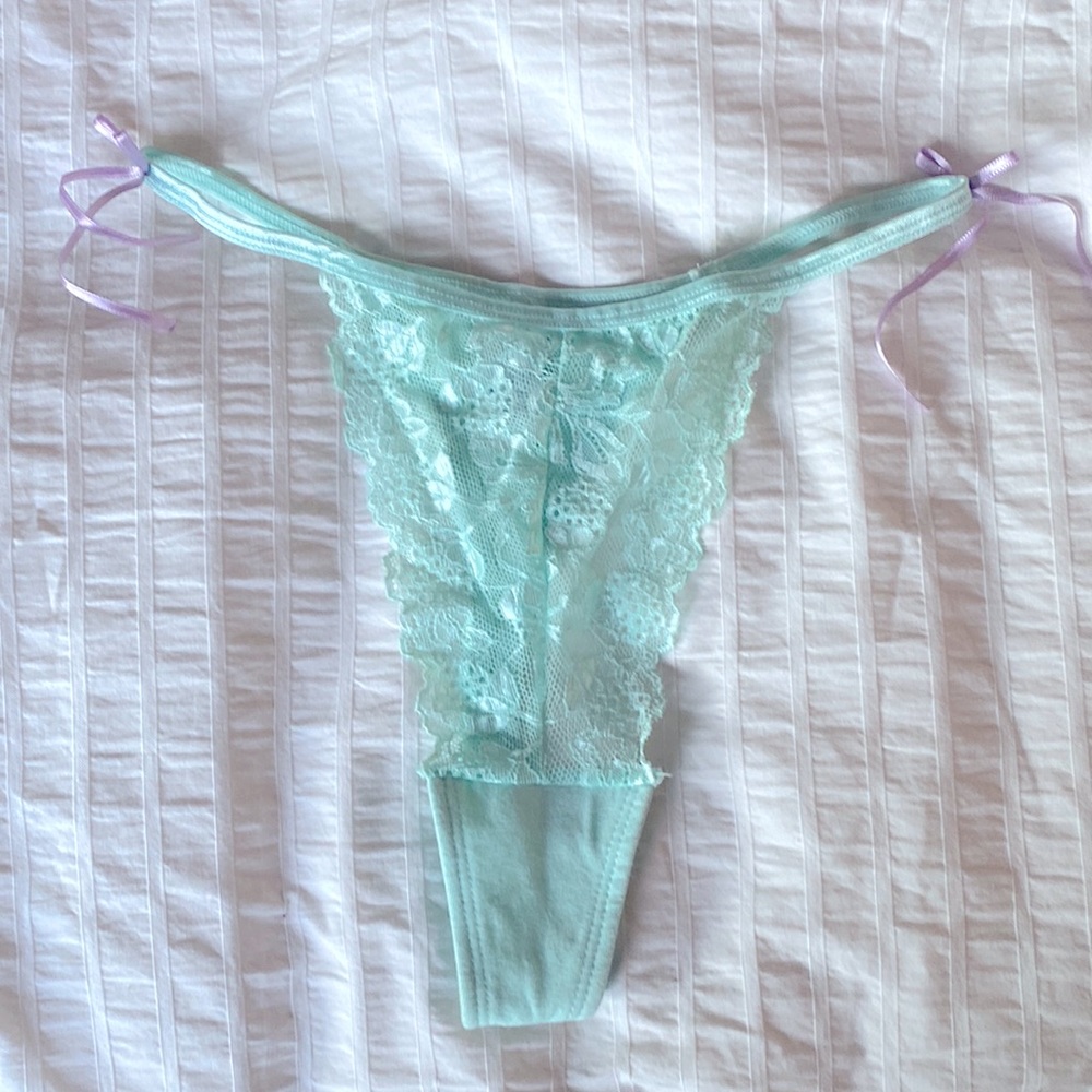 NWOT - Secret Possessions Thong - M